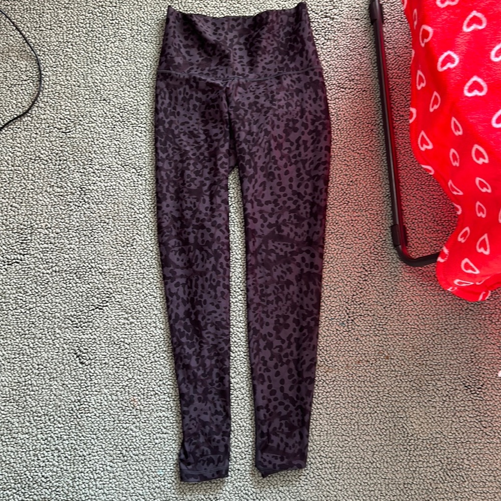 Old navy cheeta print black legginings
